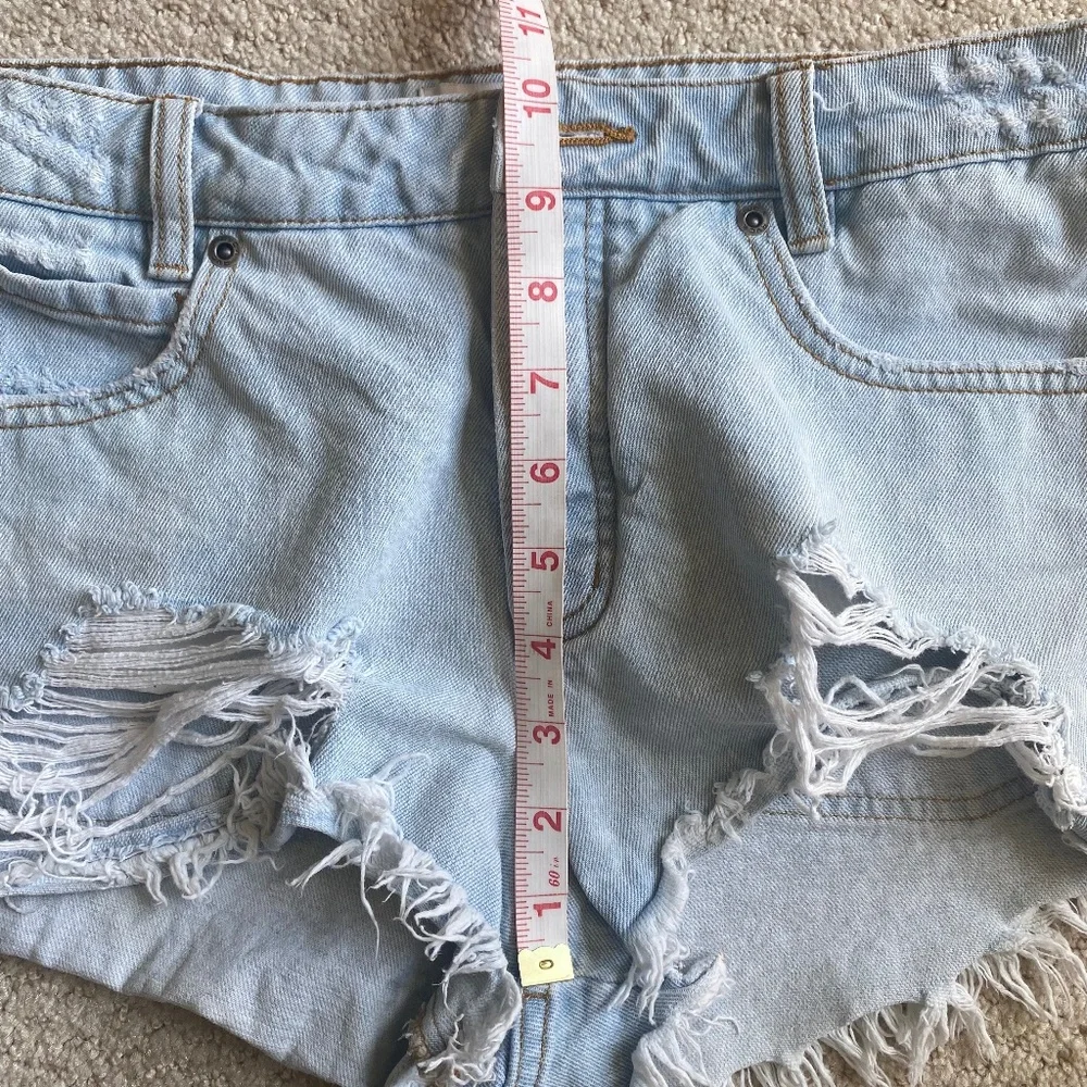 RVCA boyfriend jean shorts light wash denim button fly 26